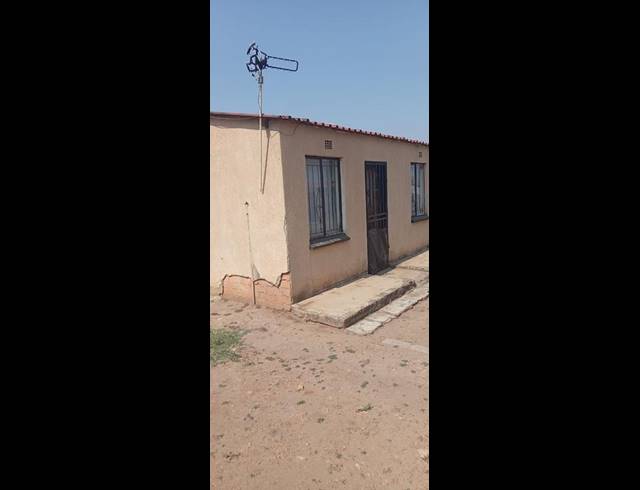 2 BEDROOM HOUSE FOR SALE IN PALM RIDGE EXT 2